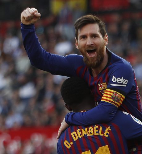 Messi celebra con Dembélé su segundo gol al Sevilla en el encuentro del pasado fin de semana.