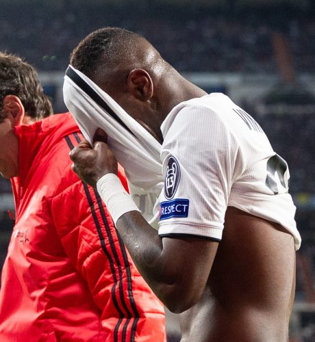 Vinícius se marcha lesionado del encuentro del pasado martes ante el Ajax.