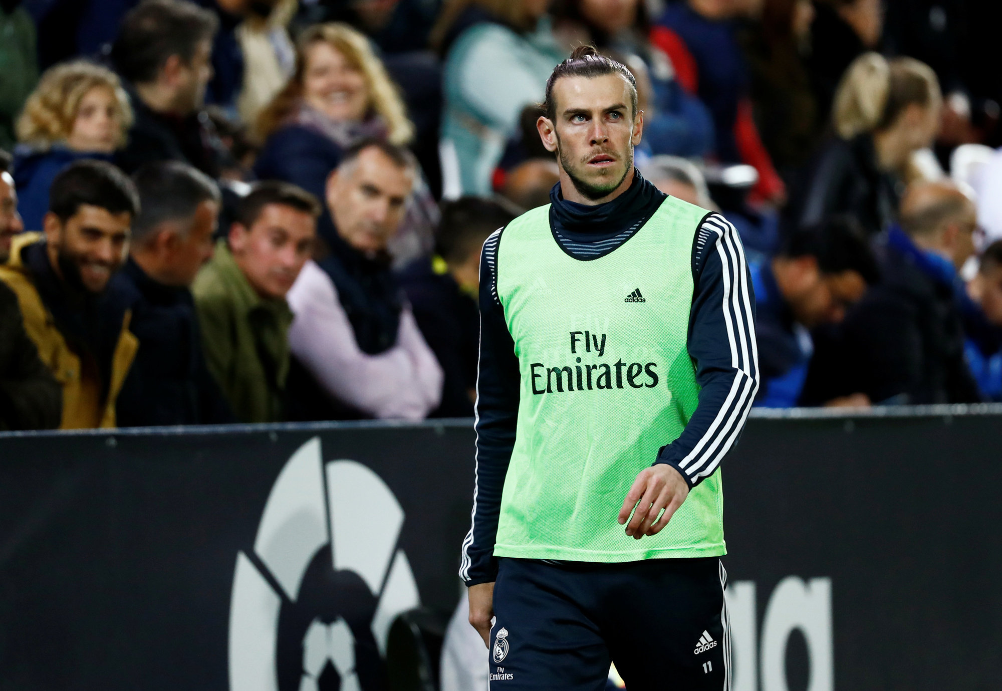 Bale se dispone a calentar en el choque entre el Leganés y el Real Madrid.